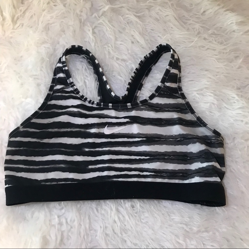Nike sports bra size large